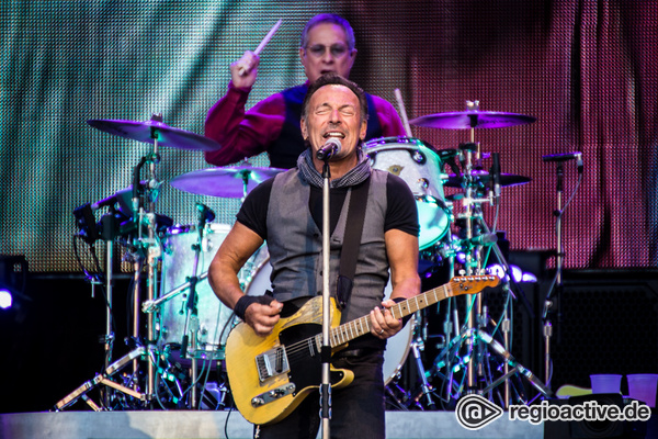 Mitreißend - Fotos: Bruce Springsteen live im Berliner Olympiastadion 